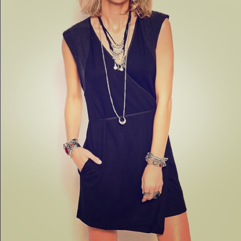 FREE PEOPLE Lindsay Wrap Dress in BLACK Sz L
